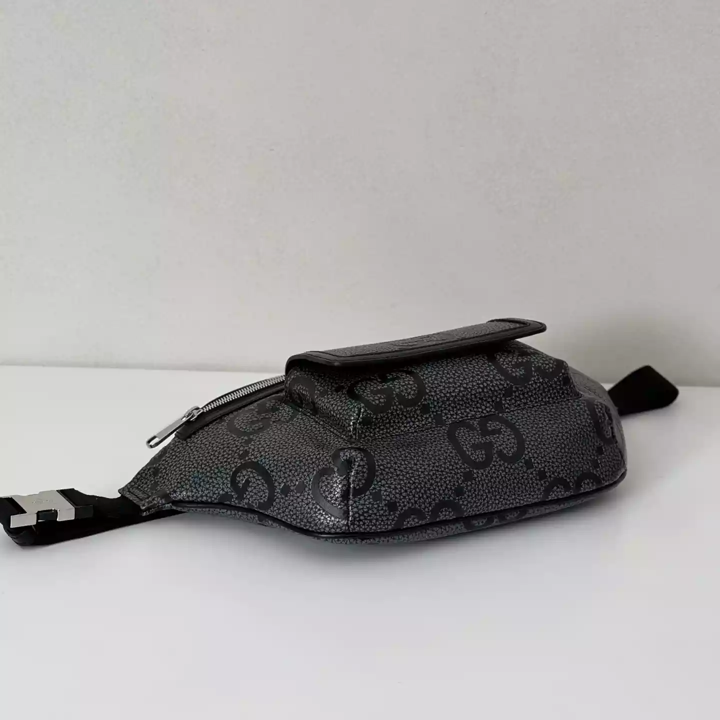 GG jumbo large belt bag in grey and black GG leather – BG078