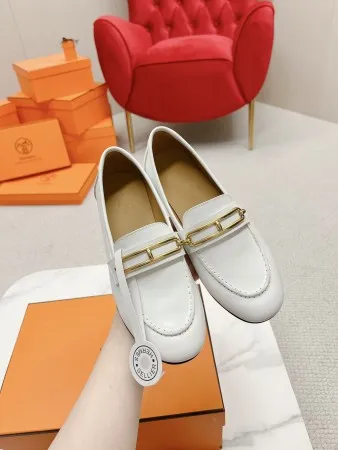Hermes Women’s Colette Loafers in White Leather – HM068