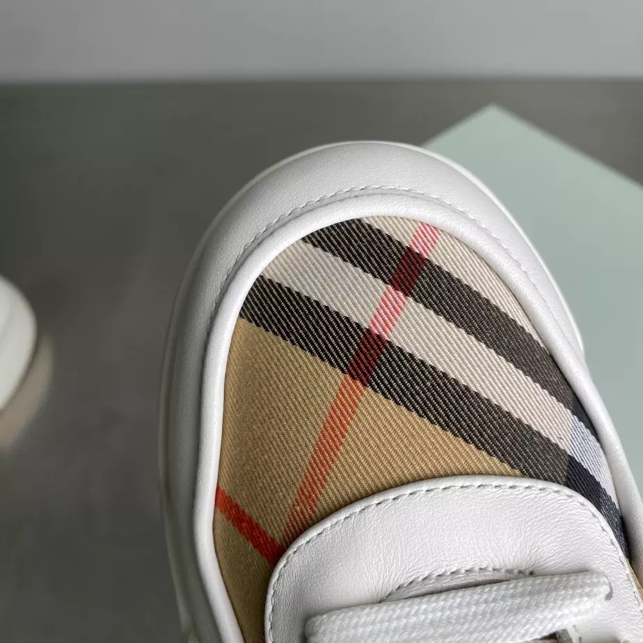 BURBERRY SNEAKERS – BBR033