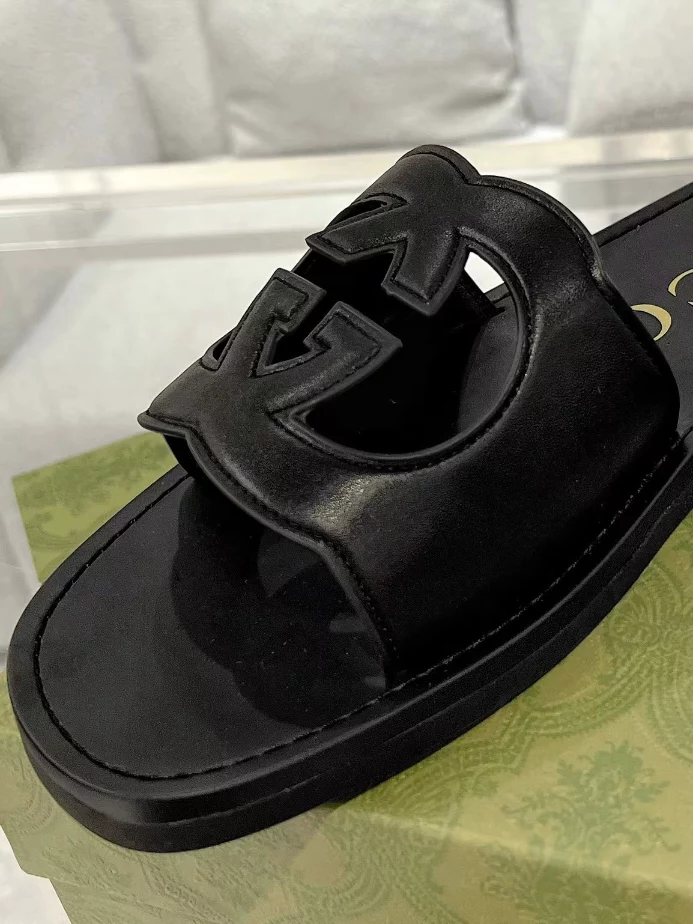 GUCCI MEN’S SLIDE SANDAL – GSL067