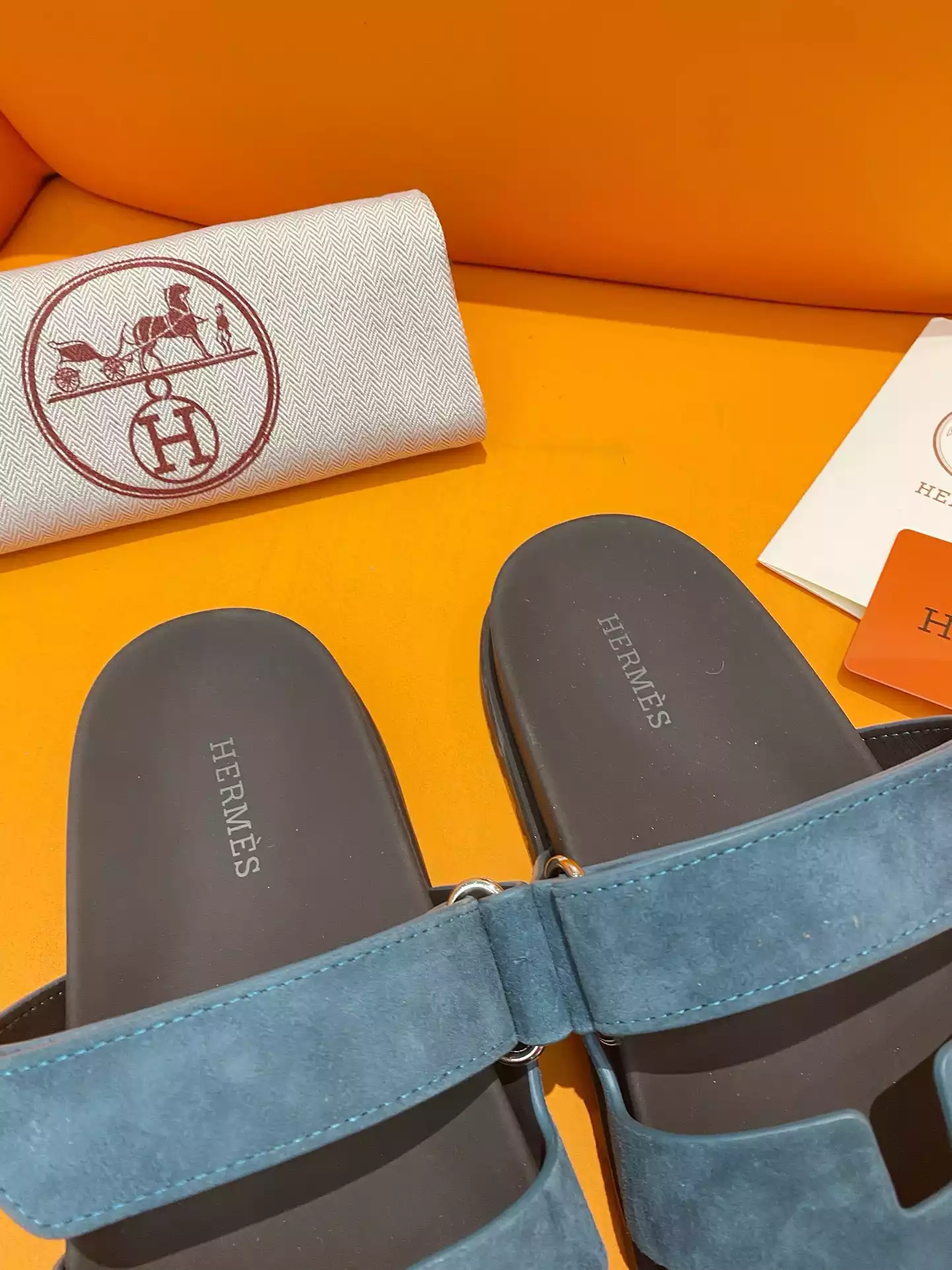 HERMES MEN’S CHYPRE SANDALS IN BLUE SUEDE CALFSKIN – HMSD010