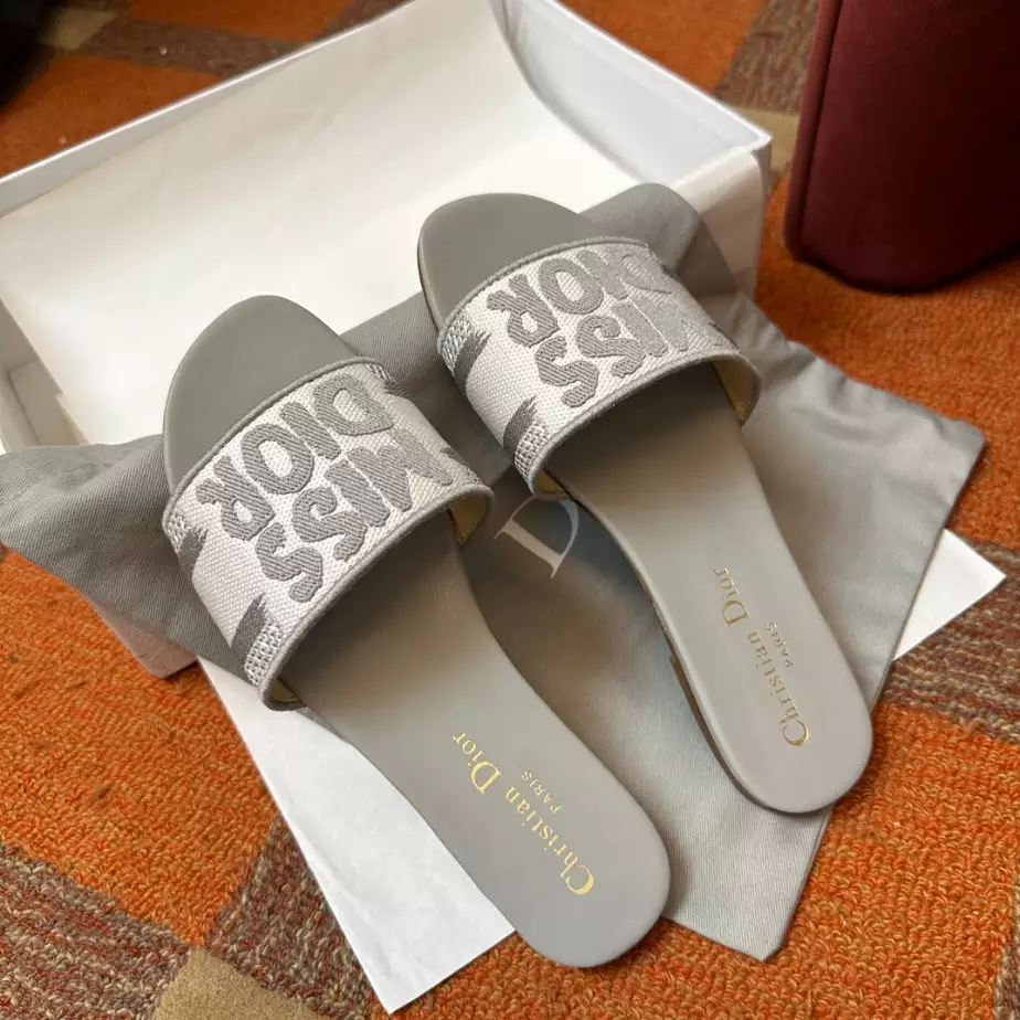 DIOR DWAY SLIDE – DS028