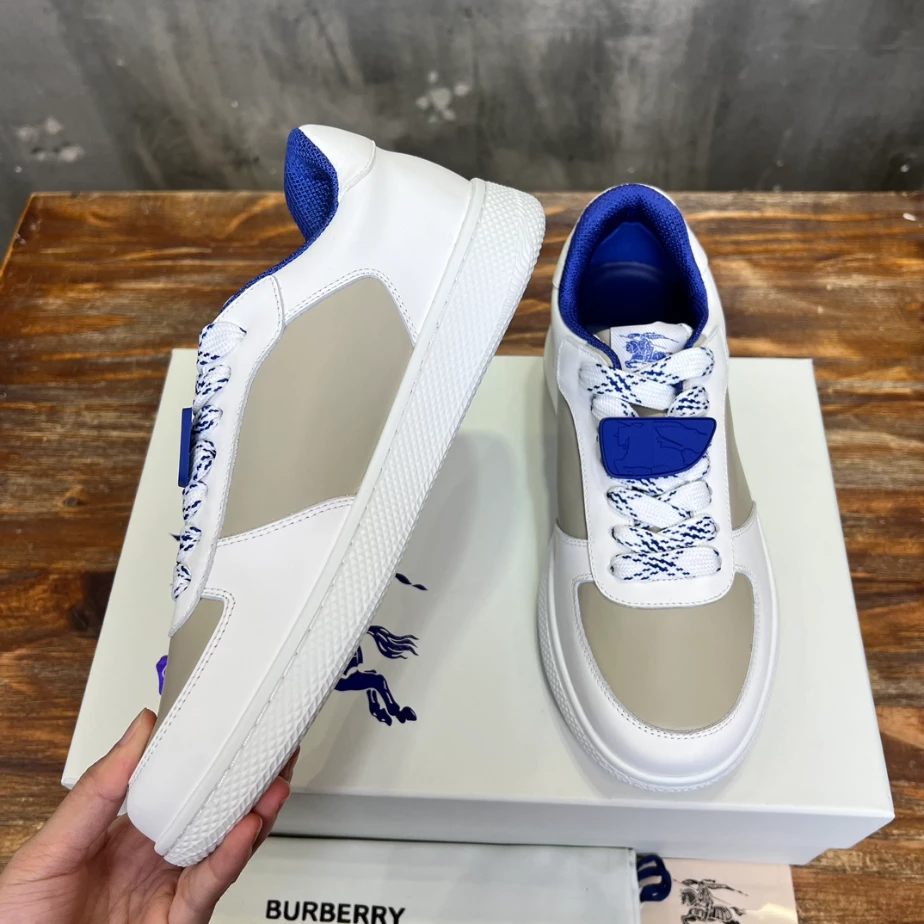 BURBERRY LEATHER SNEAKERS – BBR077