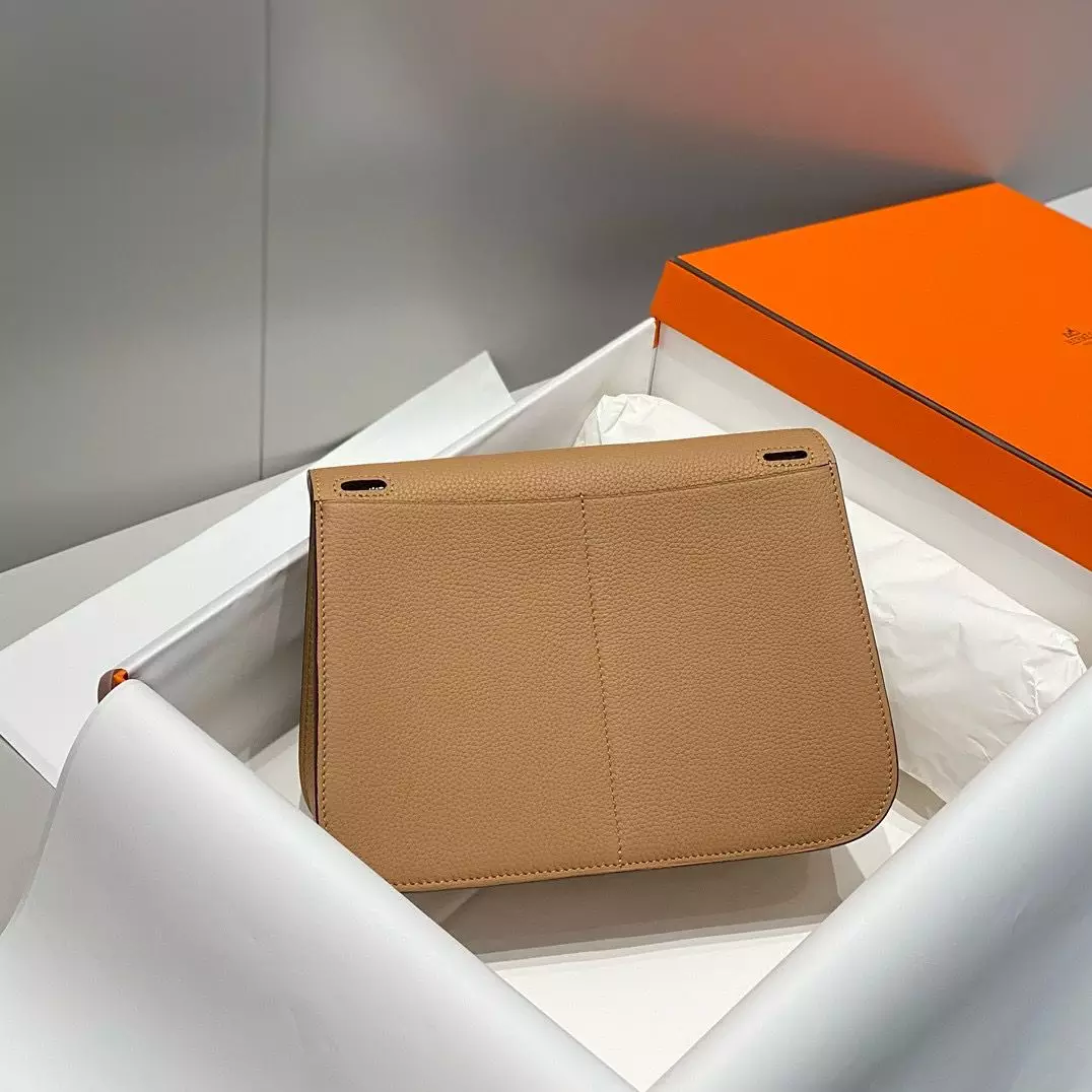 Hermes Halzan 25 Bag in Chai Clemence Leather – HW093