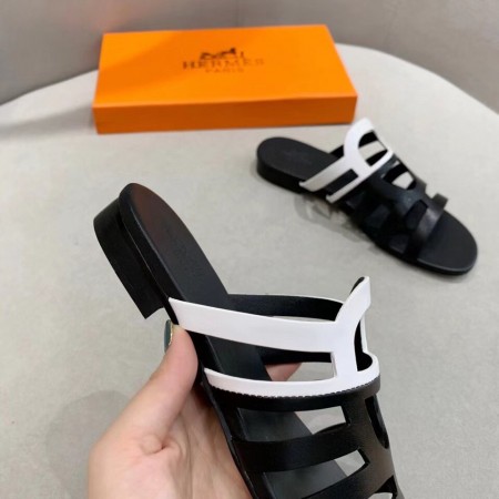 HERMES CAMELIA SLIDE SANDALS IN BLACK/WHITE CALFSKIN – HMSD140