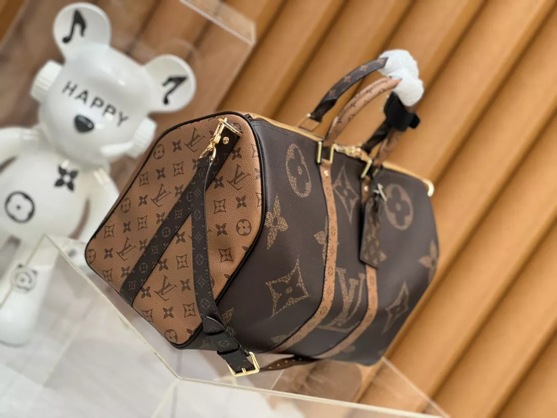 Louis Vuitton Keepall Bandoulière 45 in Monogram Giant Canvas – LW191