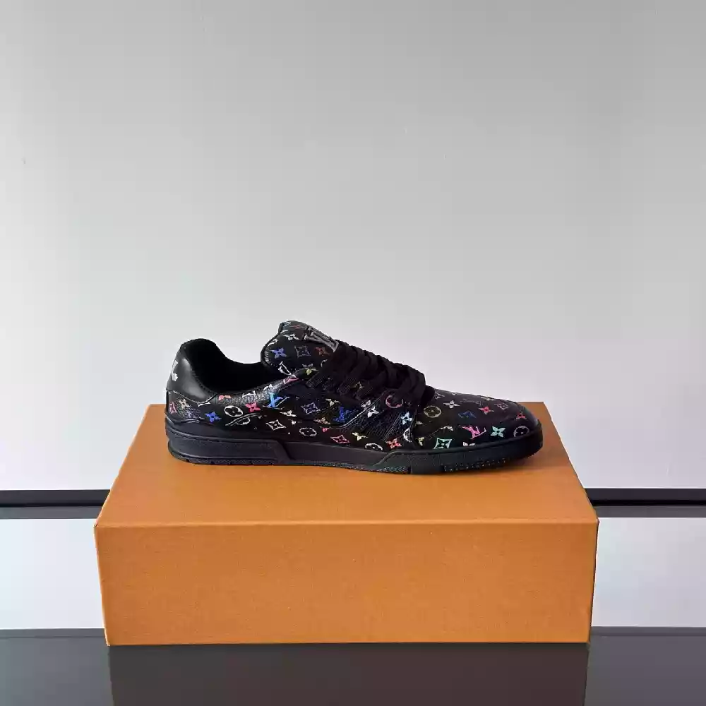 LV x TM LV TRAINER SNEAKER IN BLACK – LVS220