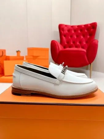 Hermes Women’s Destin Loafers in White Leather – HM072