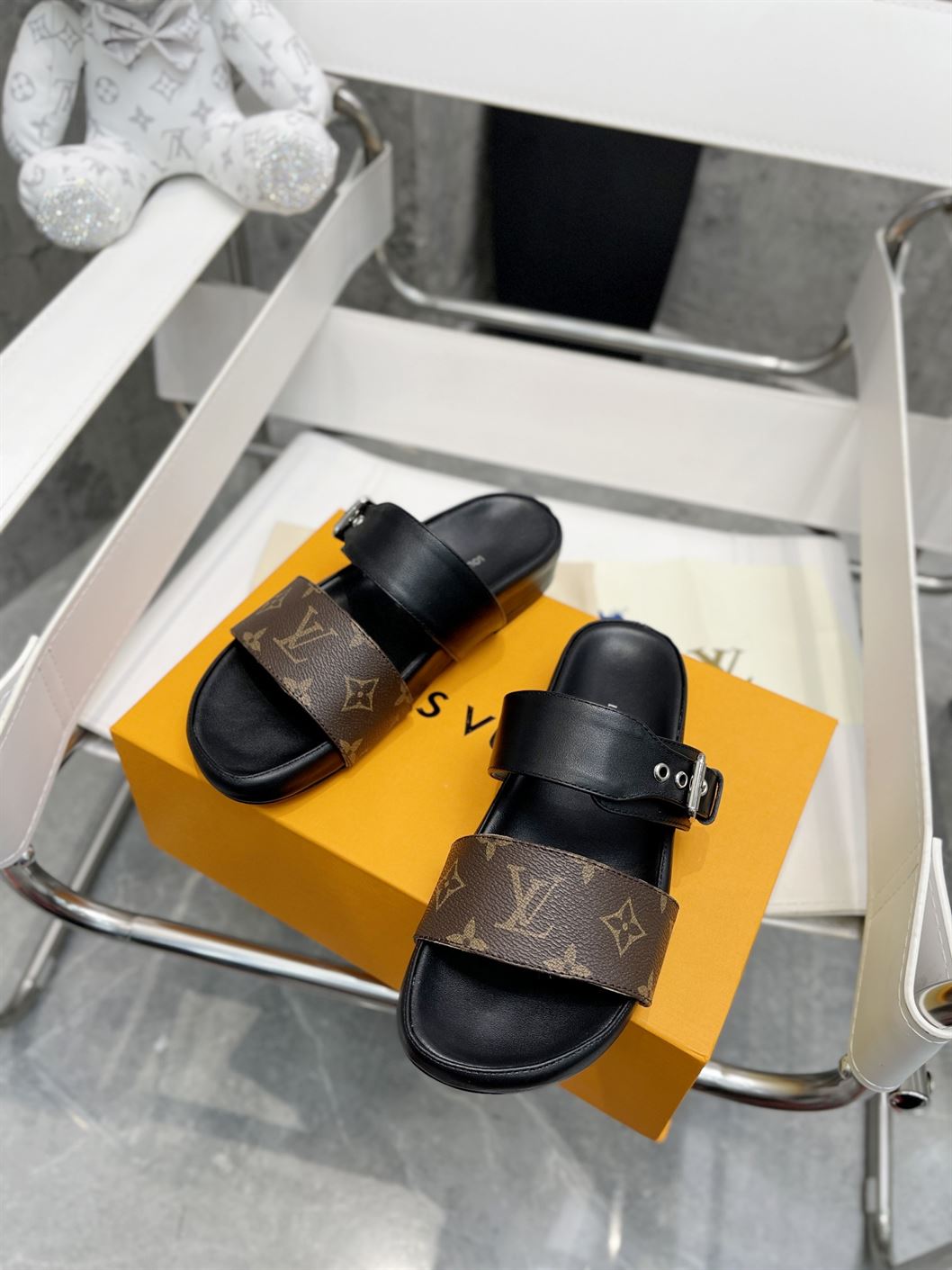 LOUIS VUITTON BOM DIA FLAT MULE – LVSD040