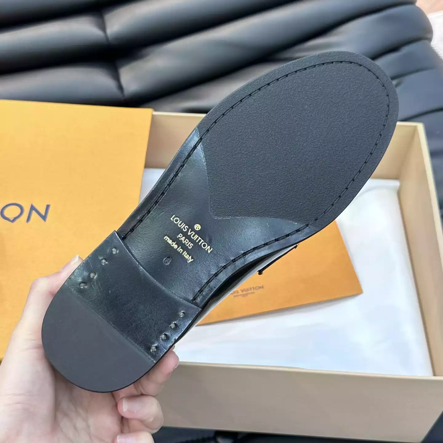 LEATHER LOAFERS IN BLACK – VL065