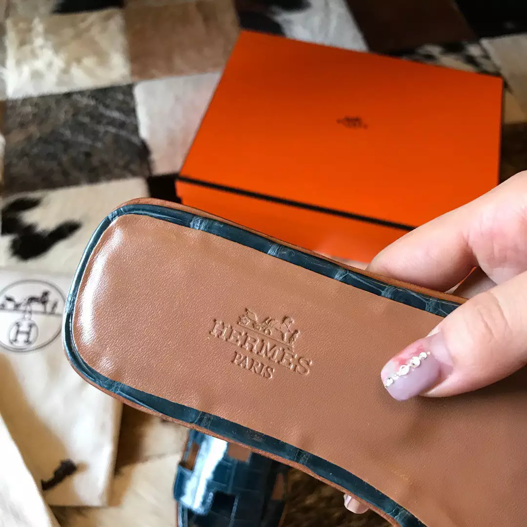 HERMES ORAN SLIDE SANDALS IN BLUE SHINY NILOTICUS CROCODILE SKIN – HMSD050