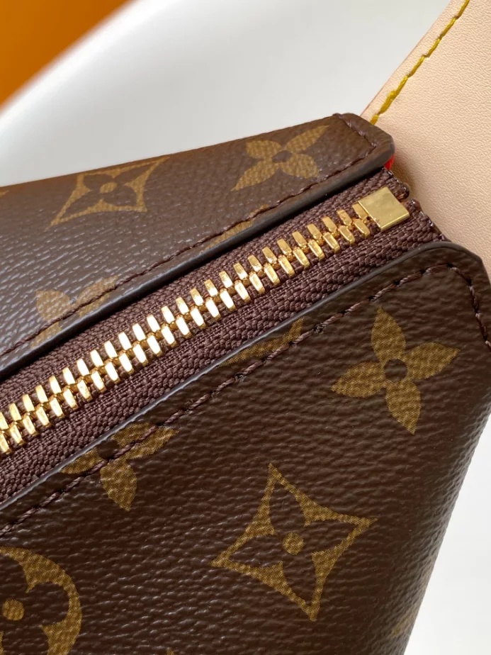 Louis Vuitton Slouchy MM – LW462