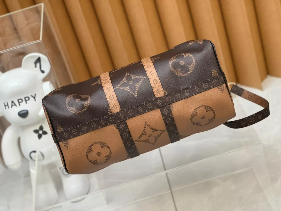 Louis Vuitton Keepall Bandoulière 45 in Monogram Giant Canvas – LW191