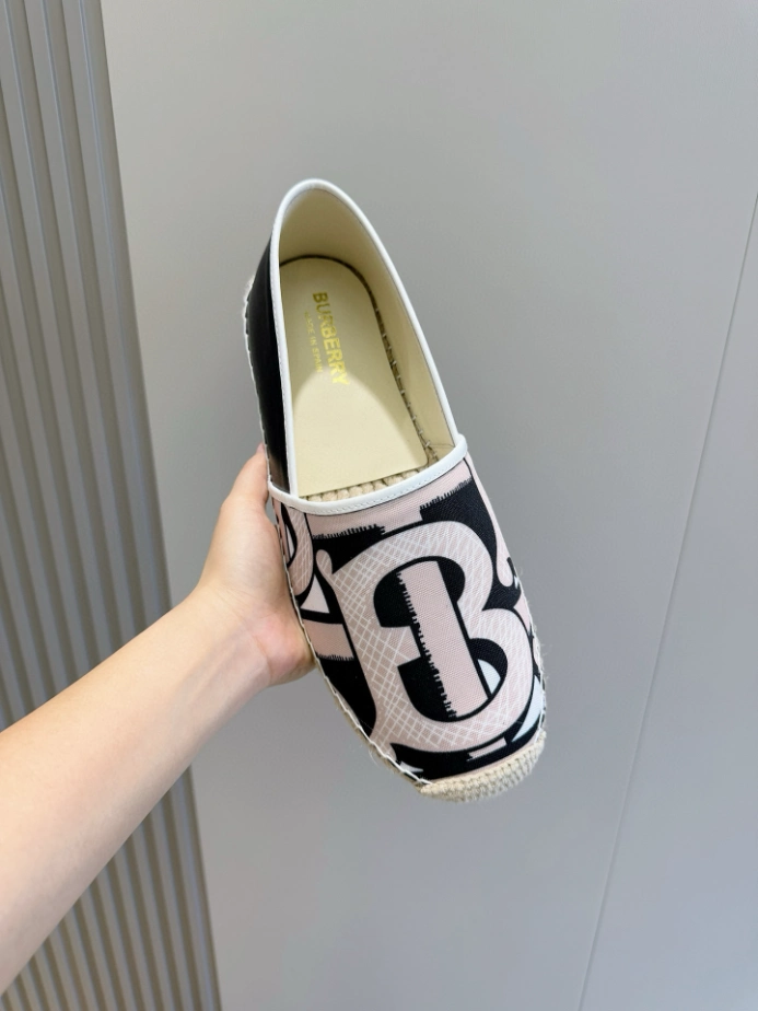 BURBERRY CANVAS STRAW BUCKET – BBR042