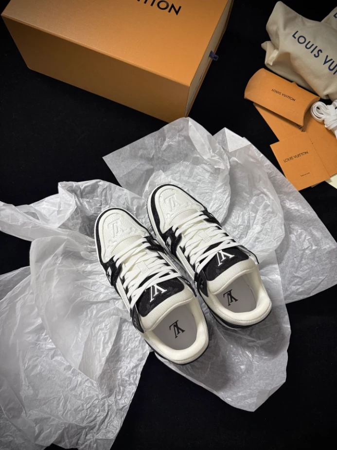 LOUIS VUITTON TRAINER SNEAKER – LVS251