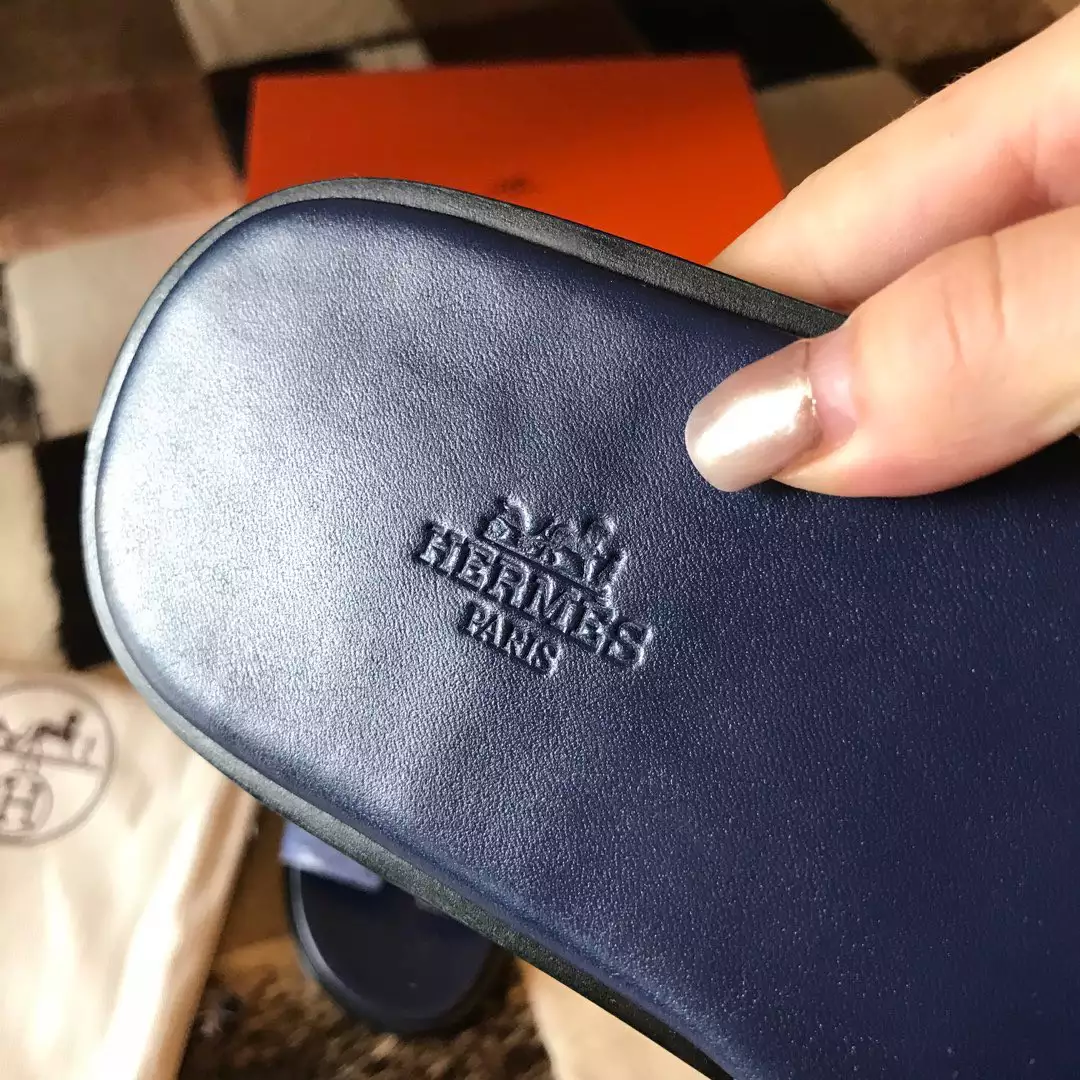 HERMES MEN’S IZMIR SANDALS IN BLUE MATTE NILOTICUS CROCODILE LEATHER – HMSD035