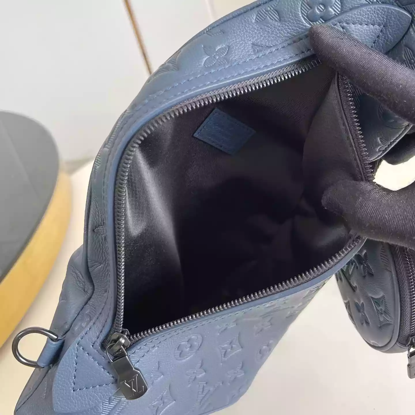 DUO SLINGBAG BLUE MONOGRAM SHADOW LEATHER M24467 – LW273