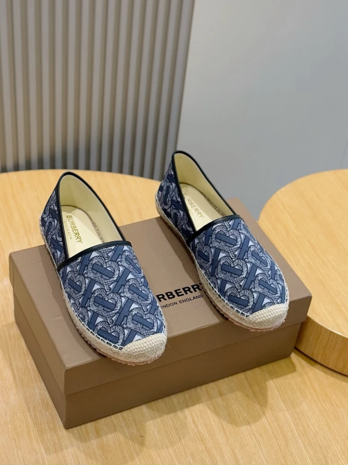 BURBERRY CANVAS STRAW BUCKET – BBR048