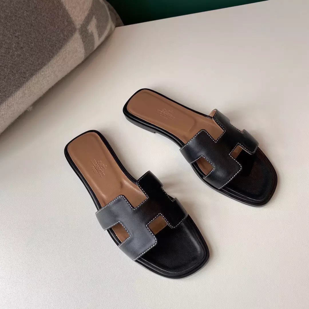 HERMES ORAN SLIDE SANDALS IN BLACK SWIFT CALFSKIN – HMSD117