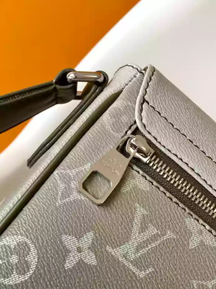 DISTRICT PM MESSENGER BAG KHAKI MONOGRAM GRADIENT CANVAS M11593 – LW284