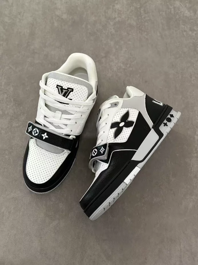 LOUIS VUITTON TRAINER SNEAKER – LVS247