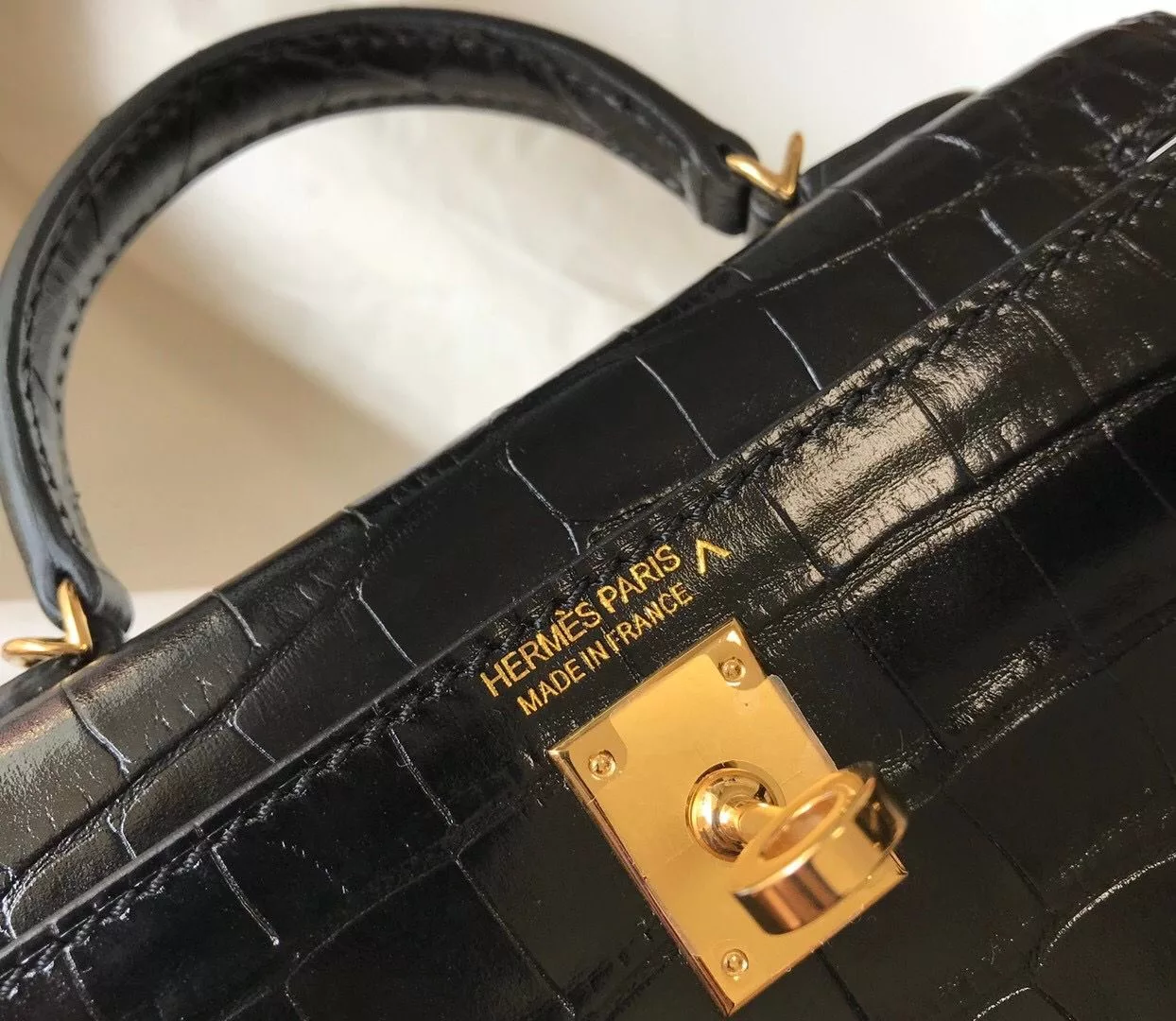 Hermes Kelly Mini II Bag In Black Embossed Crocodile Leather – HW129