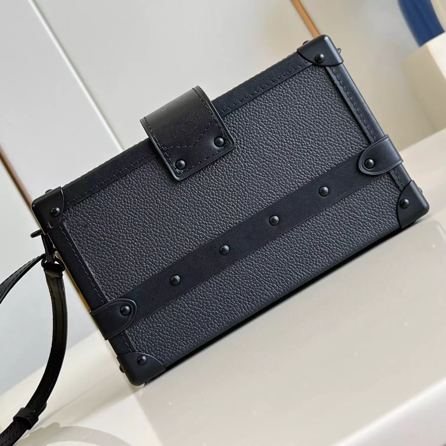 PETITE MALLE HANDBAG BLACK COWHIDE LEATHER M24303 – LW430