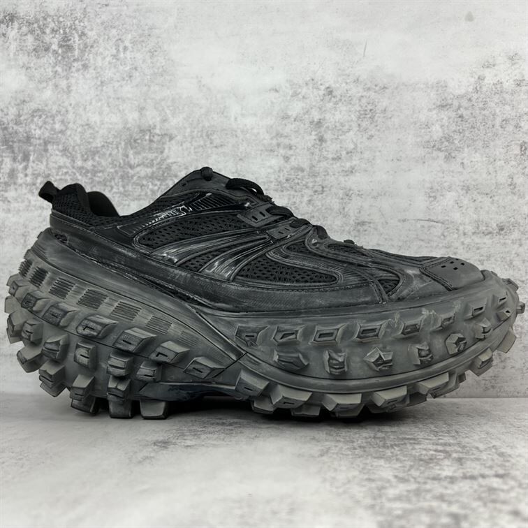 BALENCIAGA DEFENDER SNEAKER IN BLACK – BLA045