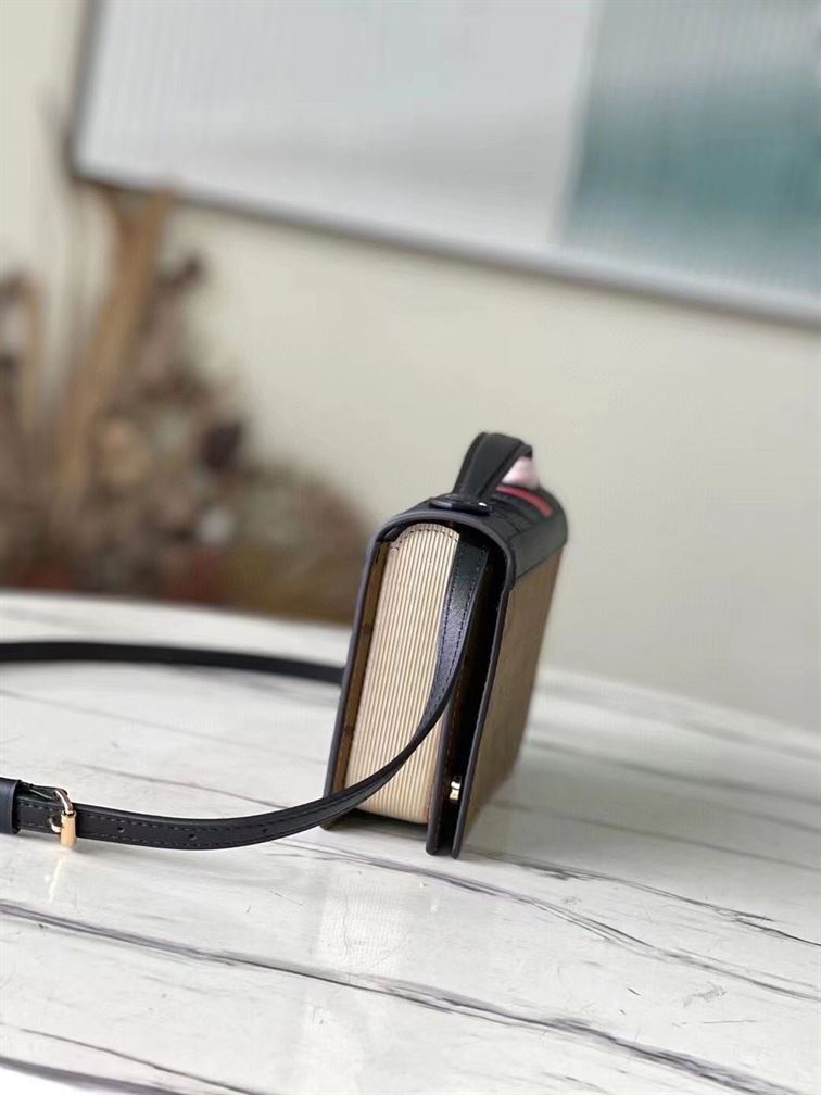 LOUIS VUITTON LV BOOK CHAIN WALLET – LW137