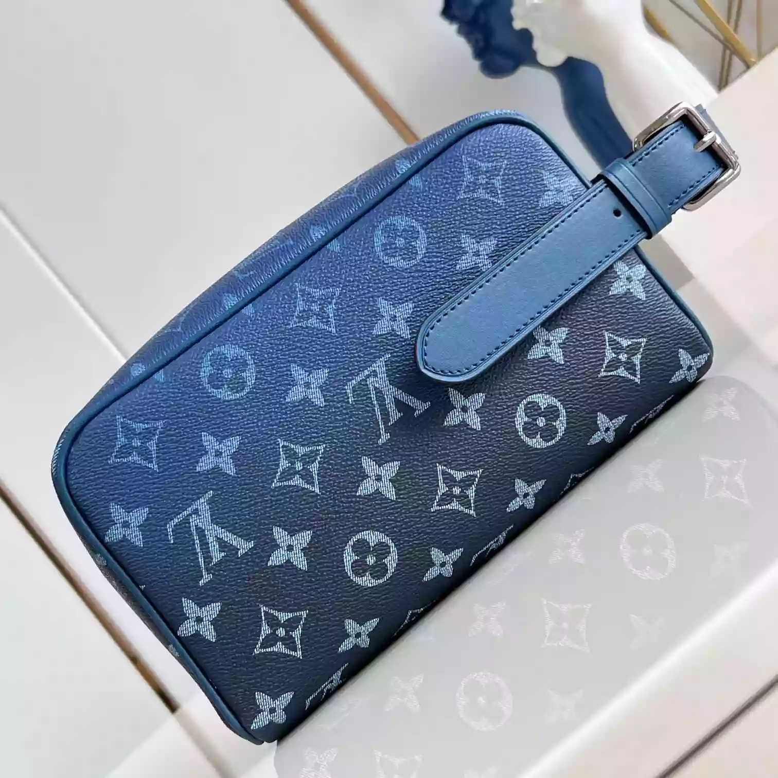 LOCKER DOPP KIT BLUE MONOGRAM DECADE M11559 – LW398