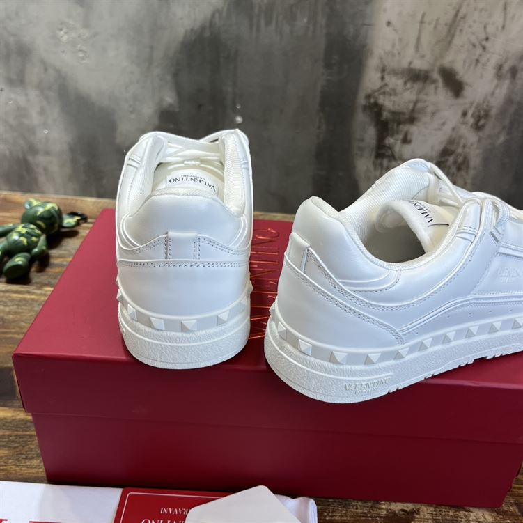 VALENTINO FREEDOTS LOW-TOP SNEAKER IN CALFSKIN – VN003