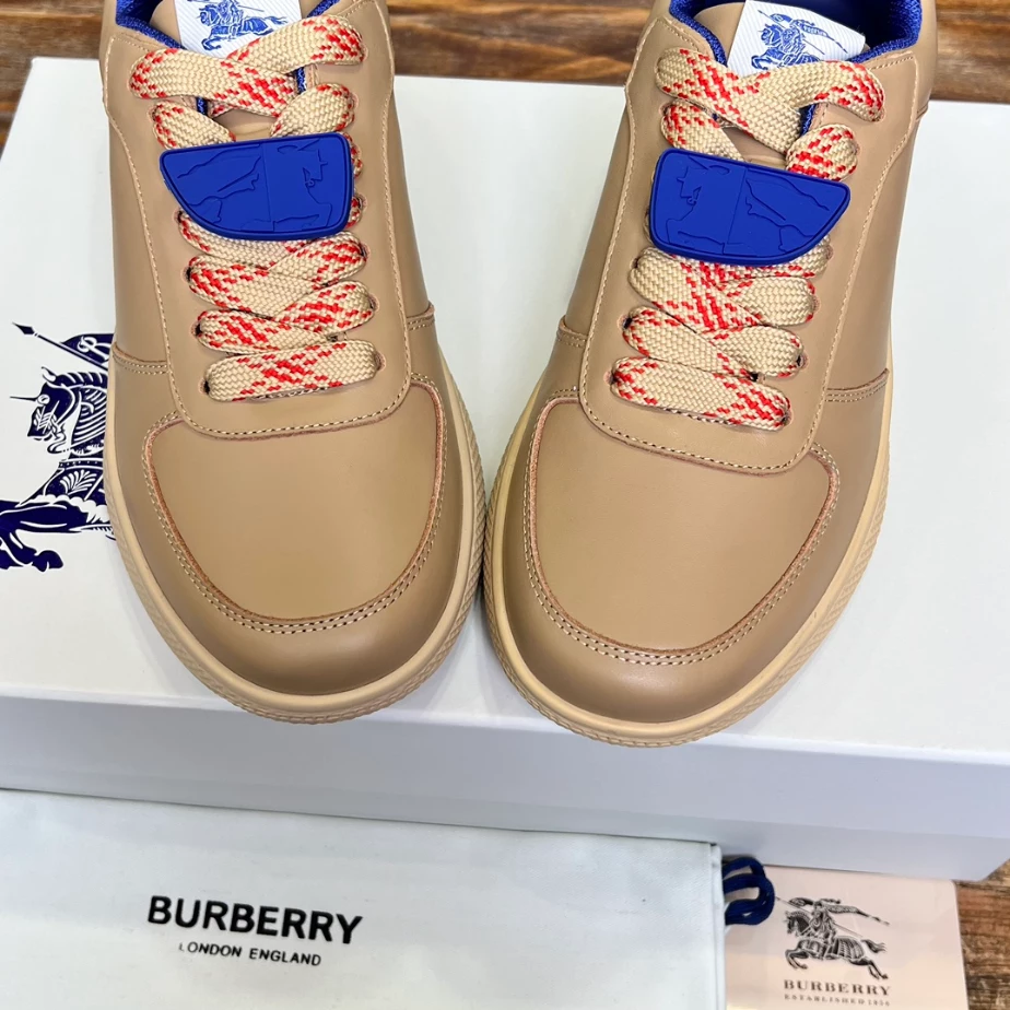 BURBERRY LEATHER SNEAKERS – BBR079