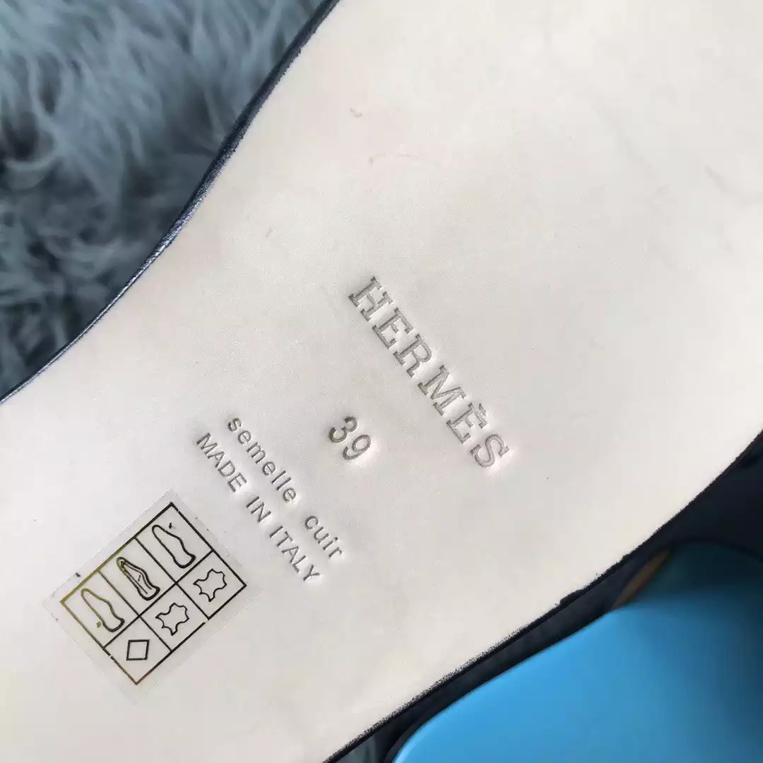 HERMES MEN’S IZMIR SANDALS IN BLACK EPSOM CALFSKIN – HMSD028