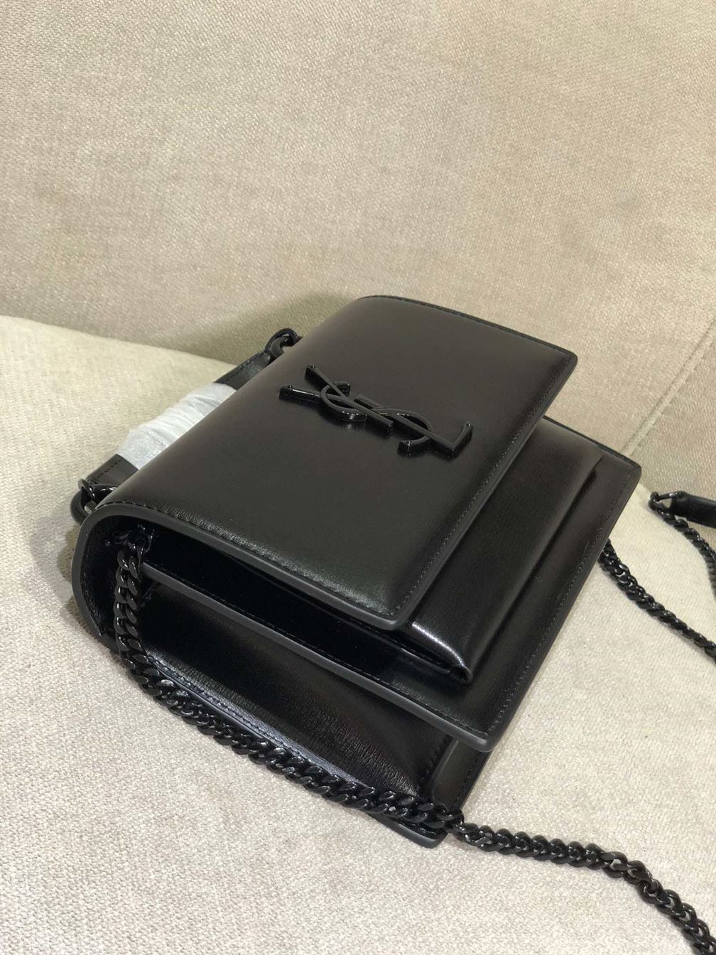 YSL SUNSET CHAIN WALLET IN SMOOTH LEATHER – YB029