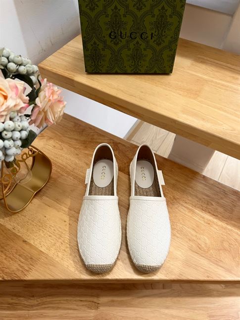 GUCCI PILAR LOGO-EMBOSSED LEATHER ESPADRILLES IN WHITE – GL030