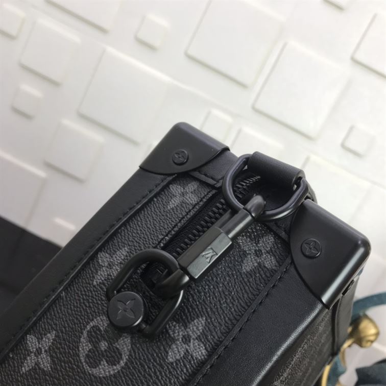 LOUIS VUITTON SOFT TRUNK MONOGRAM ECLIPSE – LVB060