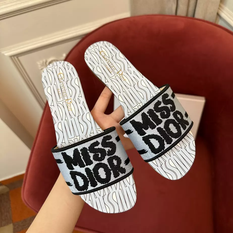 DIOR DWAY SLIDE – DS023