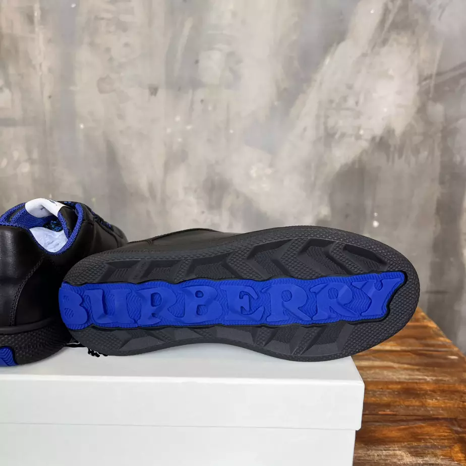 BURBERRY LEATHER STOCK SNEAKERS – BBR087