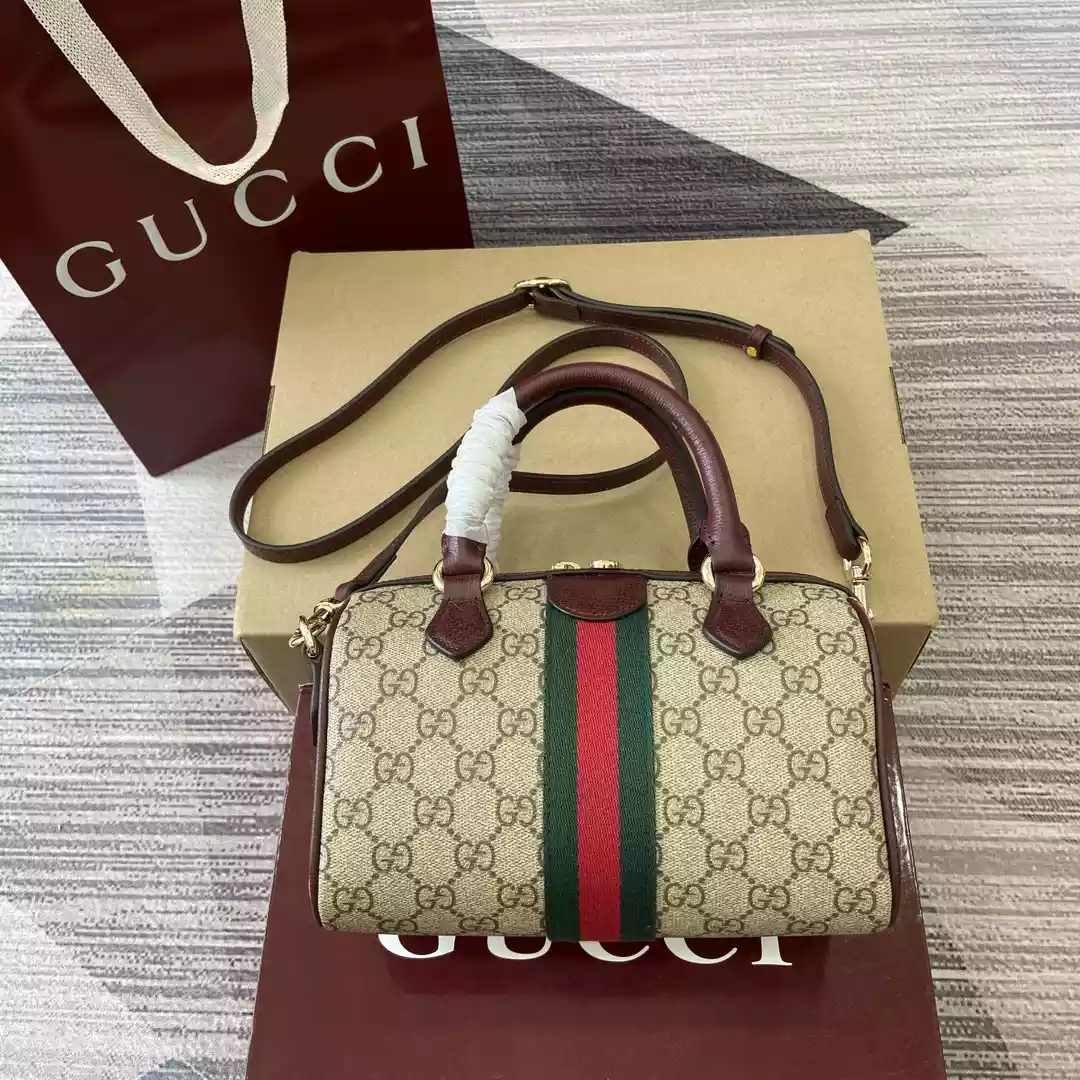 Gucci Savoy medium duffle bag in Beige GG Canva – BG085