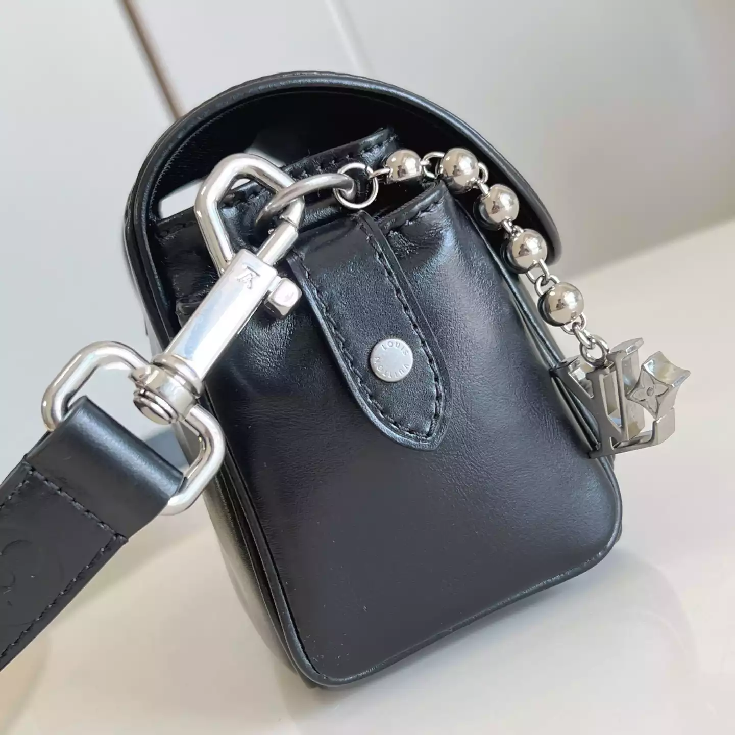 CARGO WEARABLE WALLET BLACK CALF LEATHER M13989 – LW276