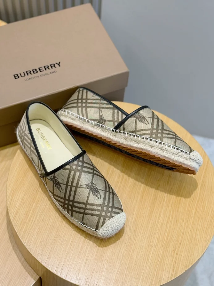 BURBERRY CANVAS STRAW BUCKET – BBR040