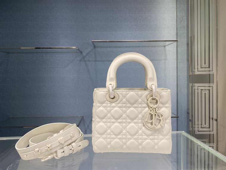 MEDIUM ULTRAMATTE LADY DIOR BAG LATTE ULTRAMATTE CANNAGE CALSKIN – DOB003