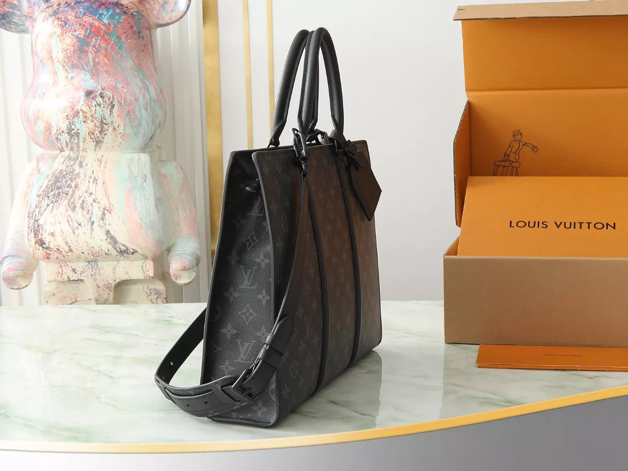 Sac Plat 24H Black Monogram Eclipse Canvas M47059 – LW207