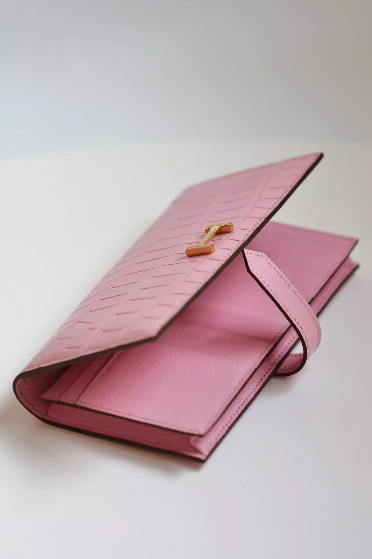 Hermes Bearn Long Wallet in Pink Matte Alligator Leather – HW166
