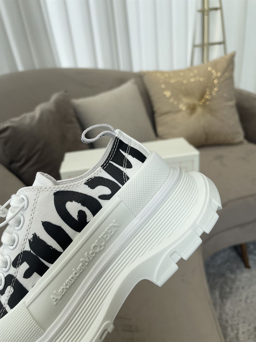 ALEXANDER MCQUEEN GRAFFITI TREAD SLICK LOW-TOP SNEAKERS – ALD033