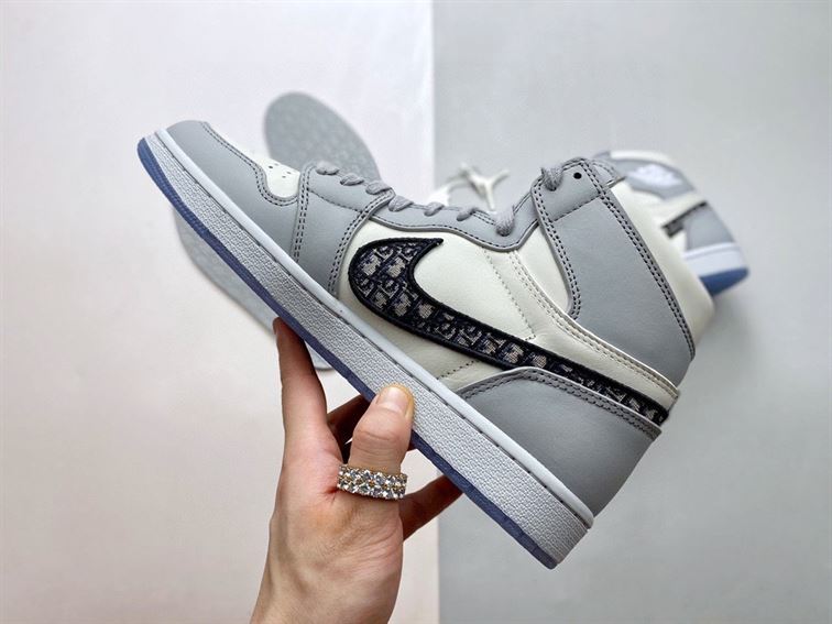 DIOR AIR JORDAN 1 HIGH OG – DO061