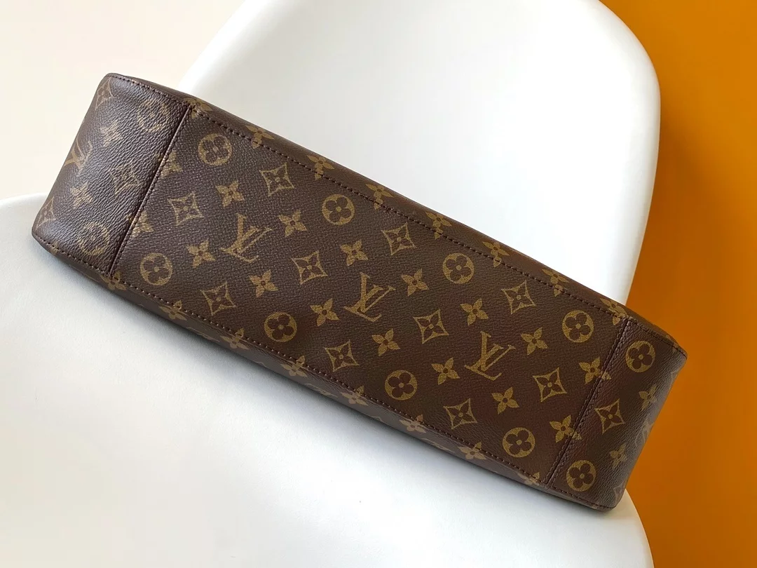Louis Vuitton Slouchy MM – LW462