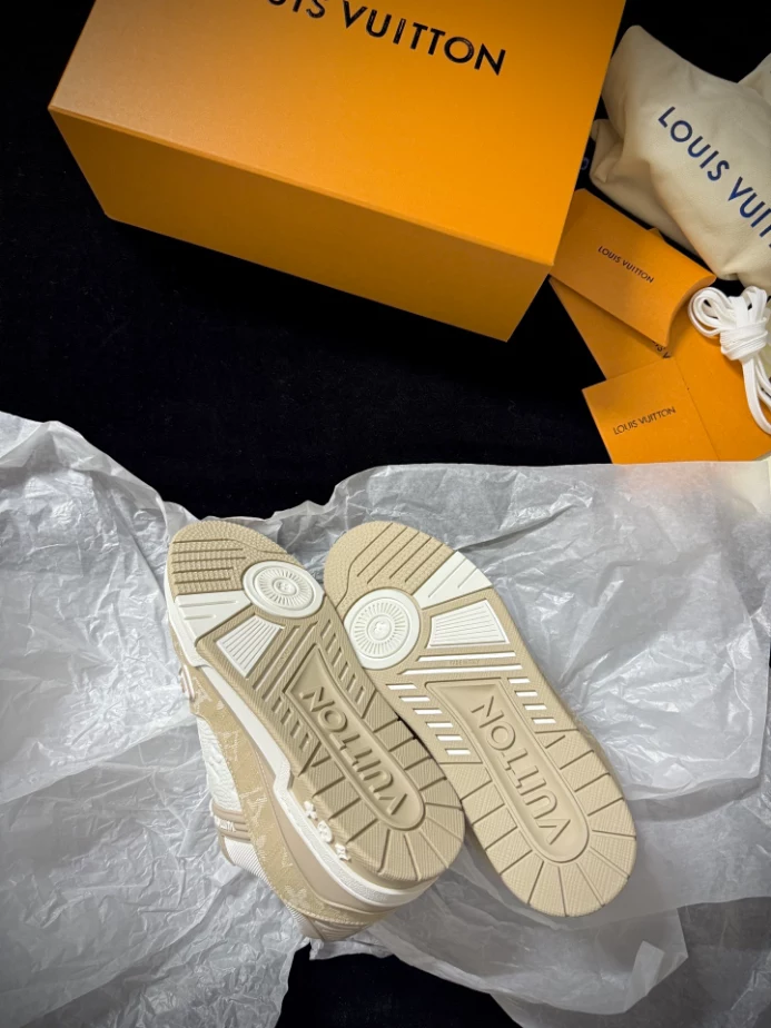 LOUIS VUITTON TRAINER SNEAKER – LVS253