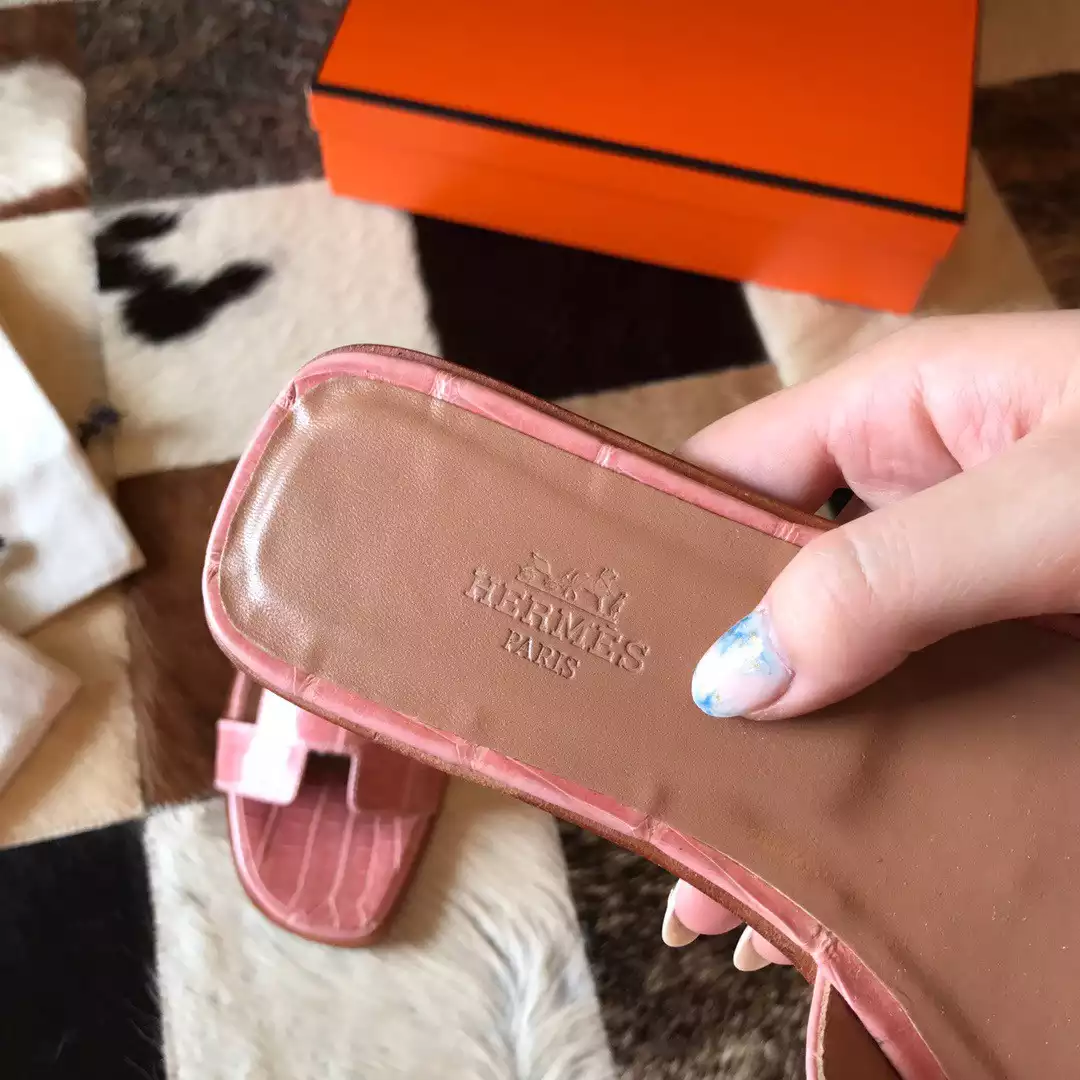 HERMES ORAN SLIDE SANDALS IN PINK SHINY NILOTICUS CROCODILE SKIN – HMSD053