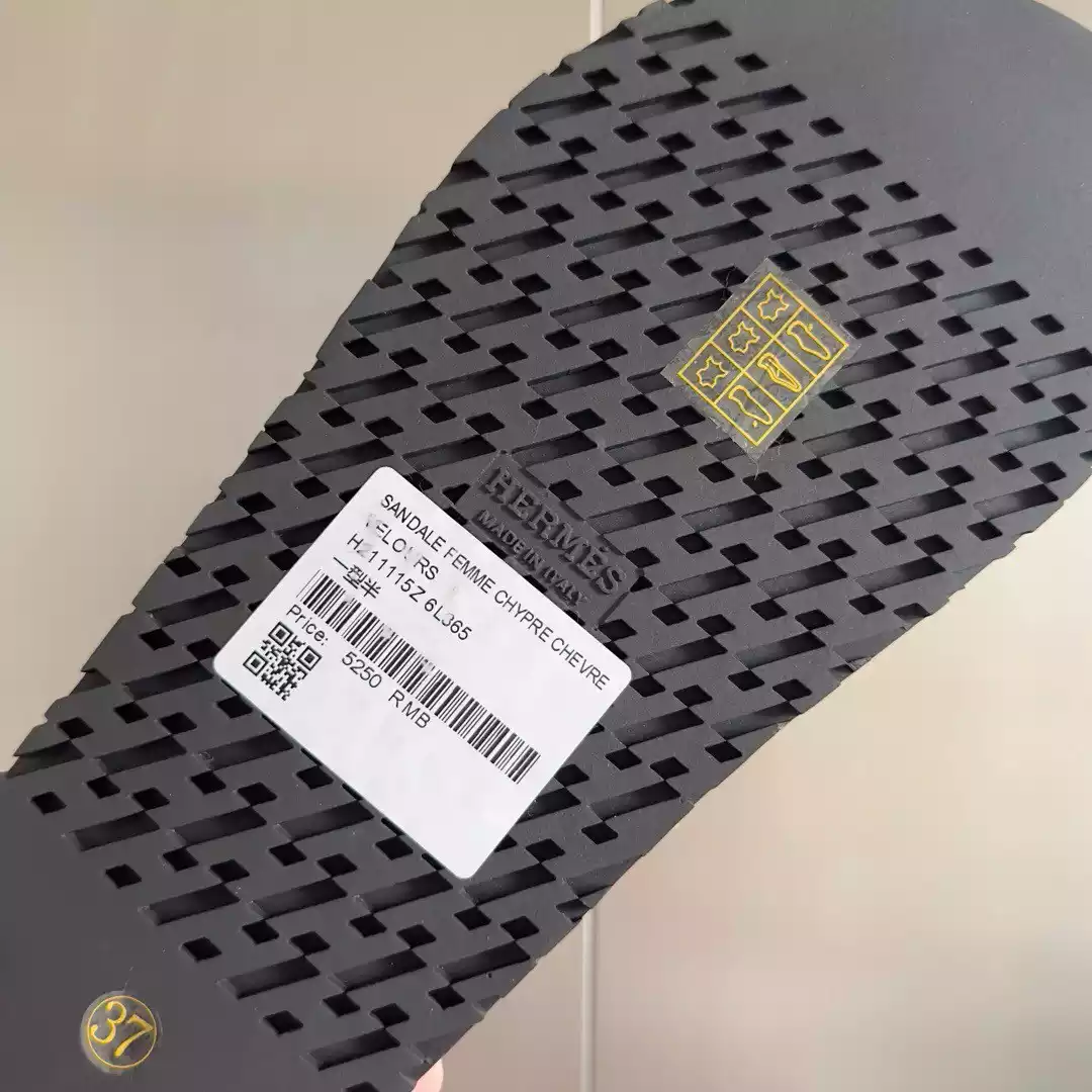 HERMES WOMEN’S CHYPRE SANDALS IN CANVAS WITH BLACK LEATHER – HMSD014